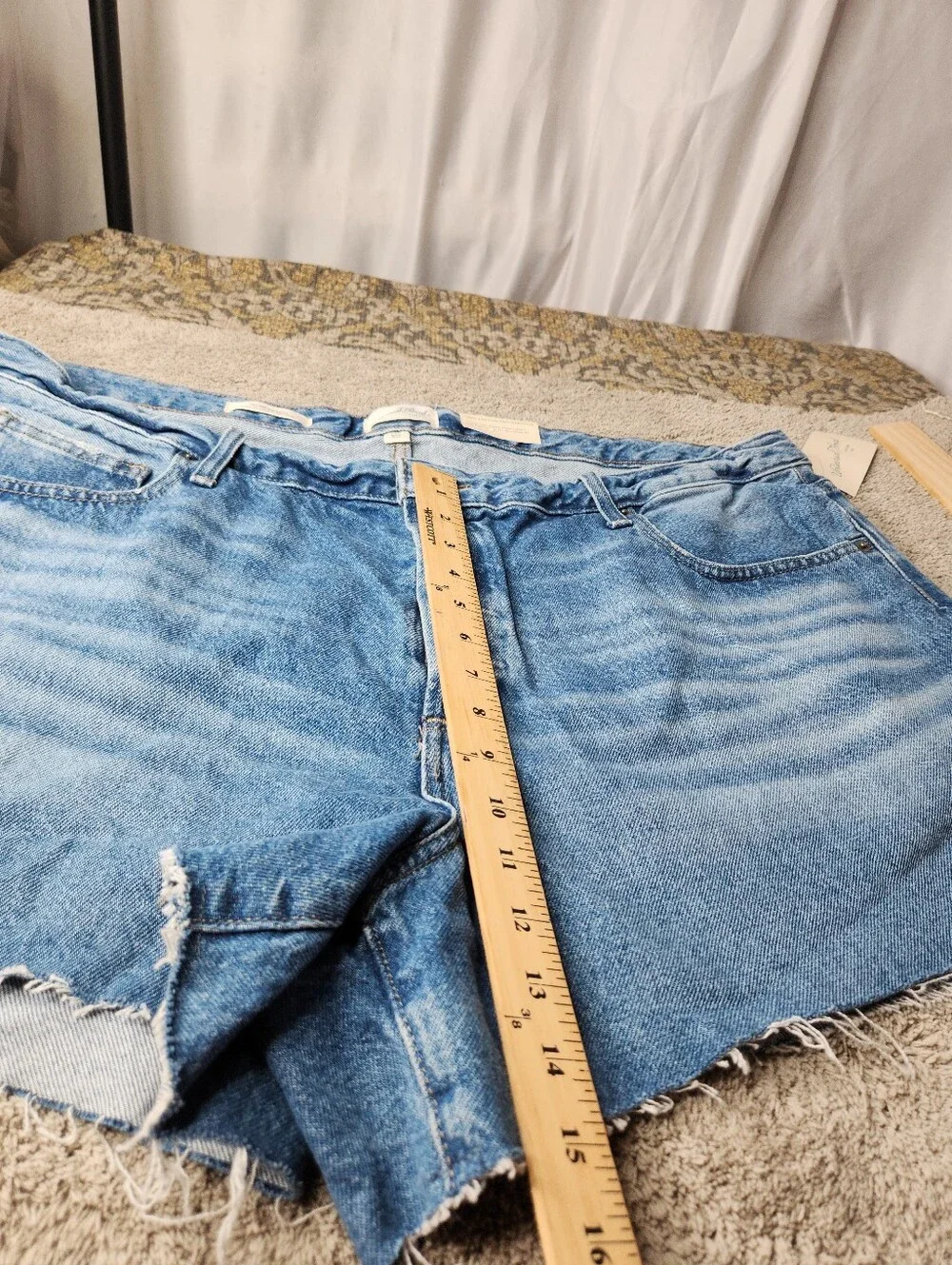 Women's Mid-Rise 90's Baggy Jean Shorts - Universal Thread Medium Wash 22